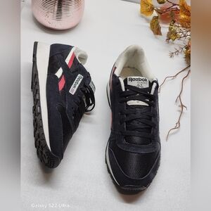Reebok Men's Black and Pink Sneakers